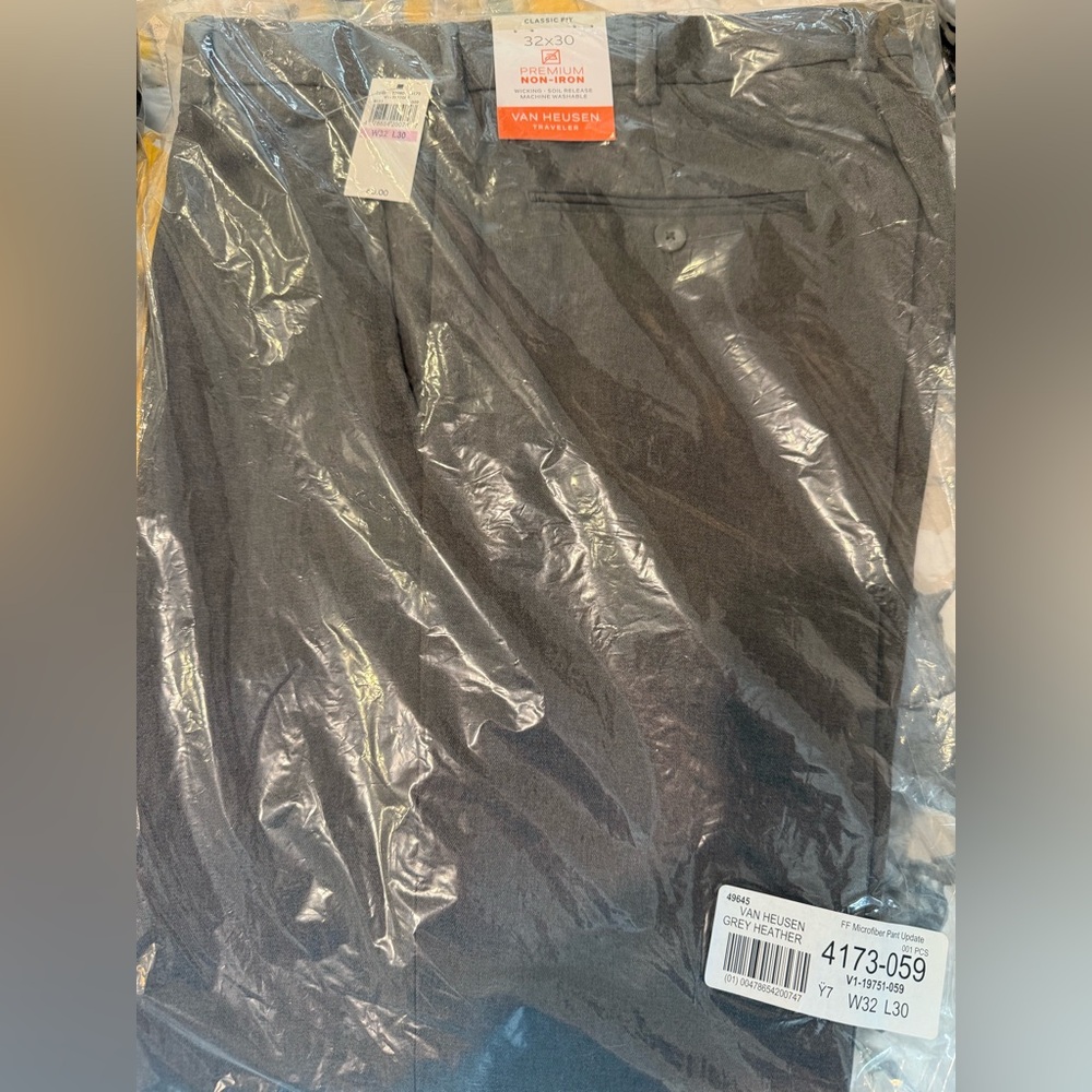 New Men’s Van Heusen dress pants lot